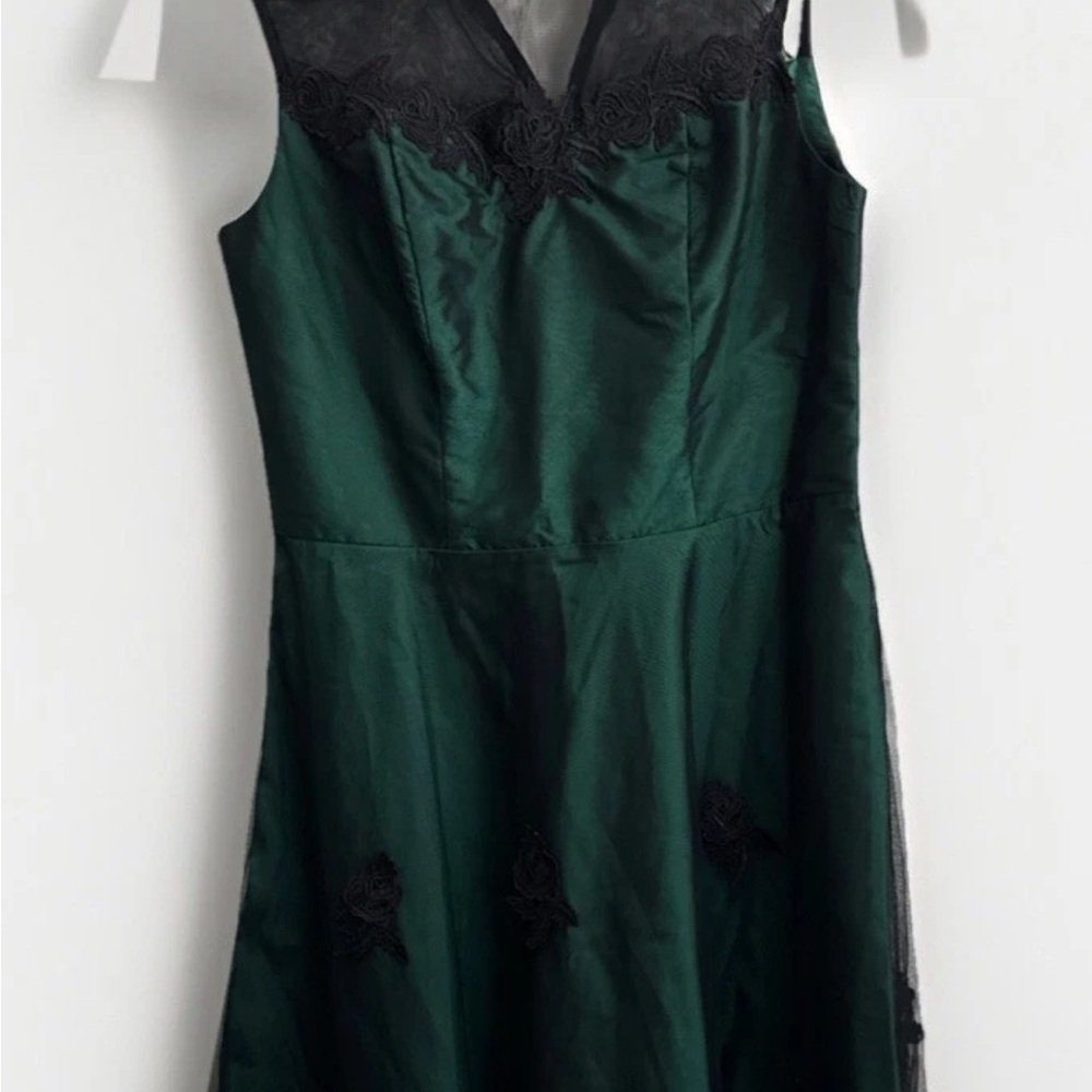 Belle Pique Women’s Size Medium Green And Black Dress
